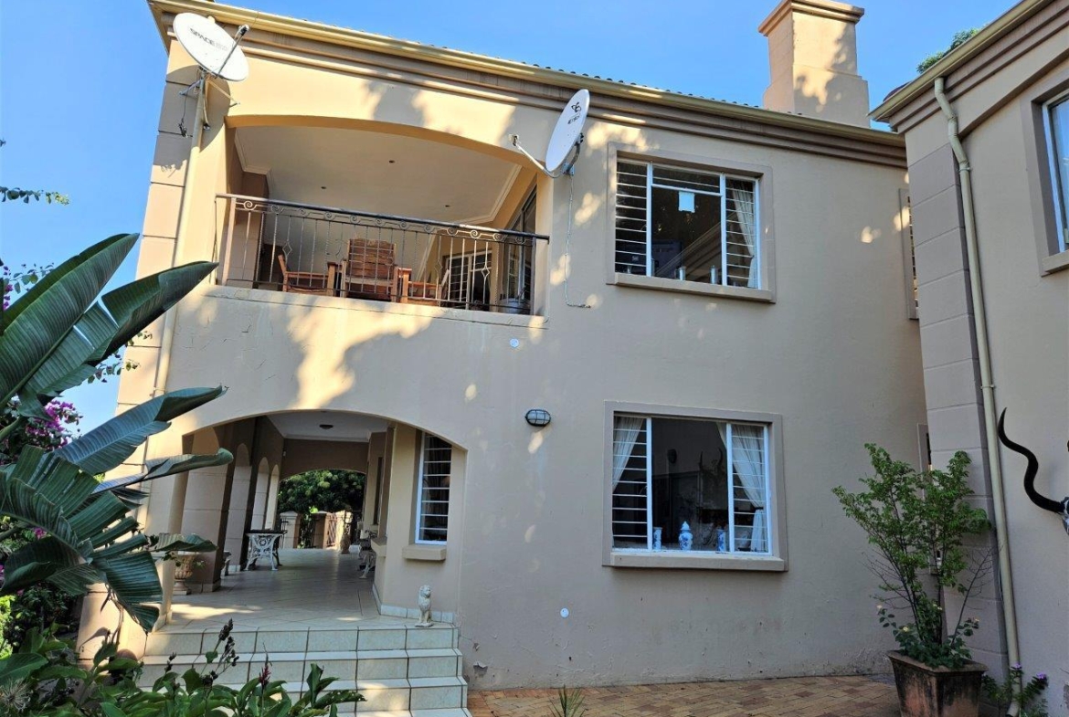 4 Bedroom Home in Kosmos