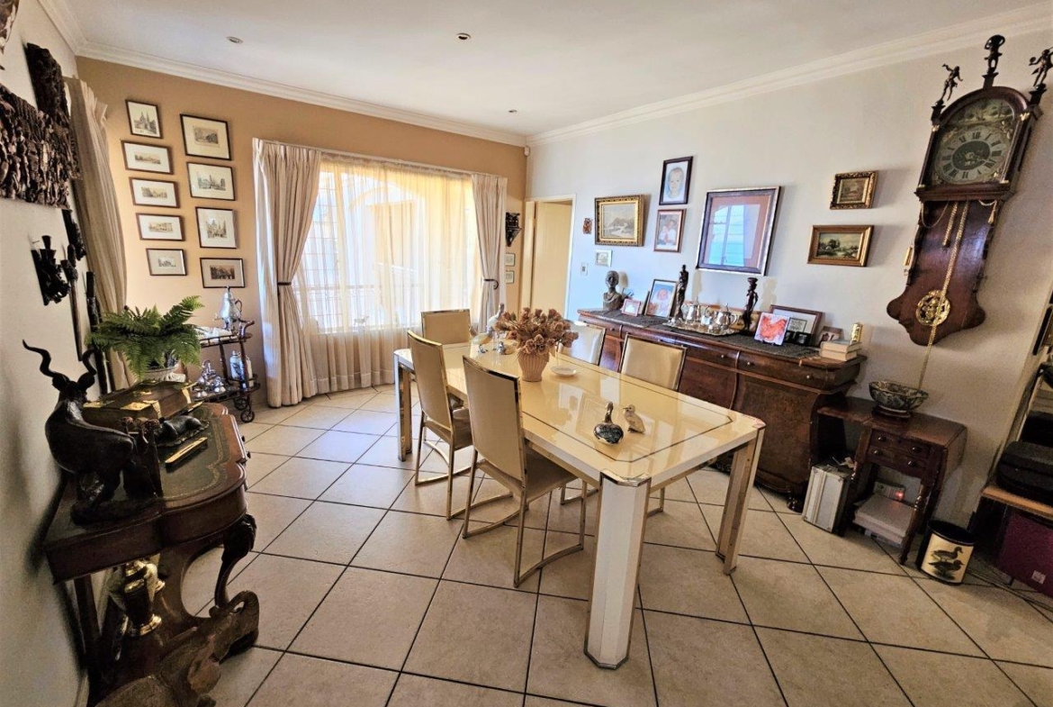 4 Bedroom Home in Kosmos