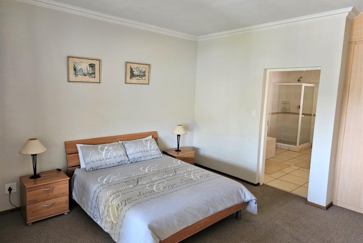 4 Bedroom Home in Kosmos