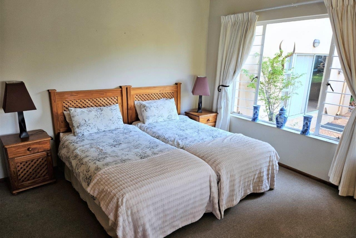 4 Bedroom Home in Kosmos