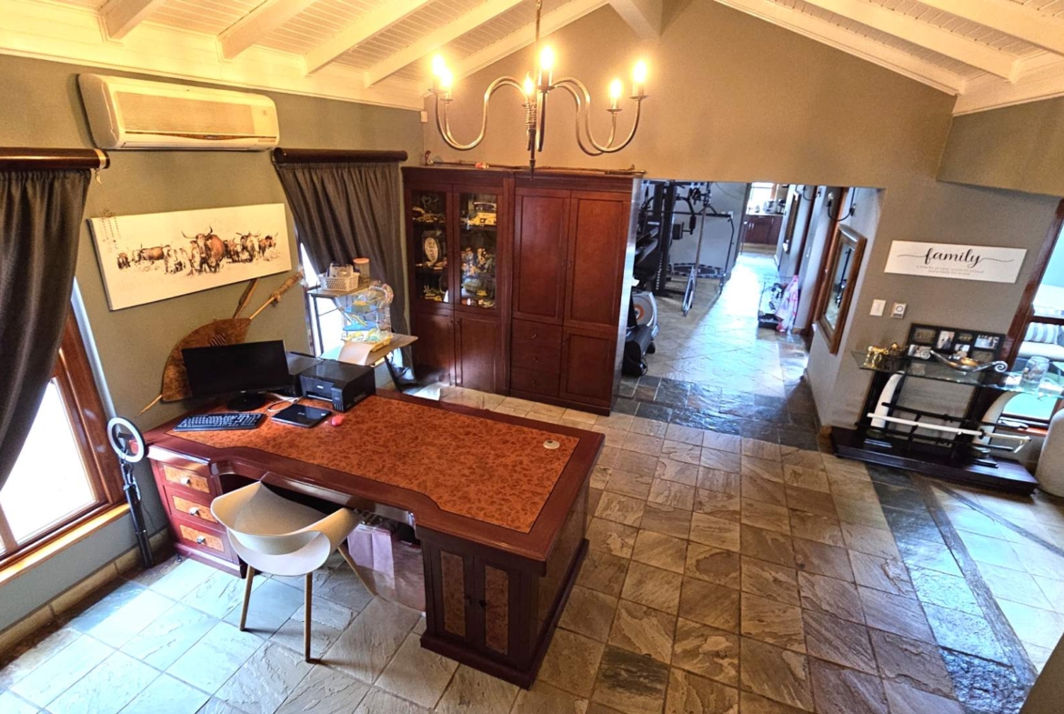 4 Bedroom 4.5 bathrooms Family Home in Estate D’Afrique including a Boathouse.