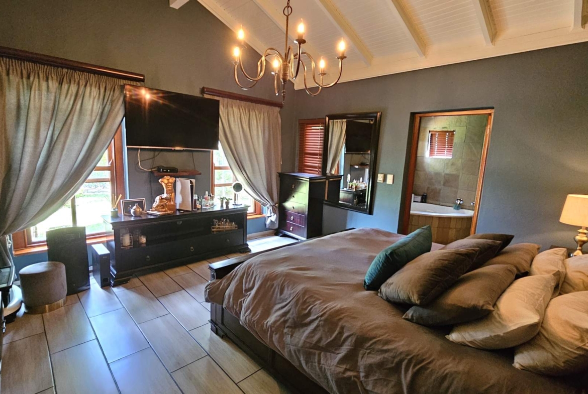 4 Bedroom 4.5 bathrooms Family Home in Estate D’Afrique including a Boathouse.