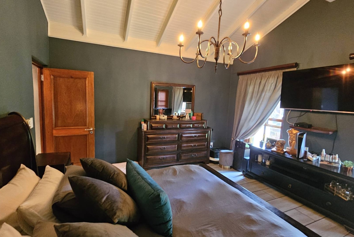 4 Bedroom 4.5 bathrooms Family Home in Estate D’Afrique including a Boathouse.