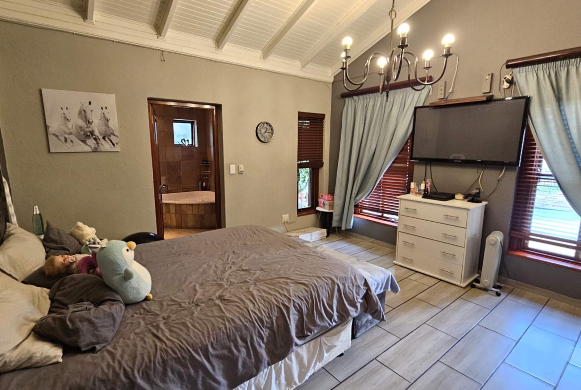 4 Bedroom 4.5 bathrooms Family Home in Estate D’Afrique including a Boathouse.