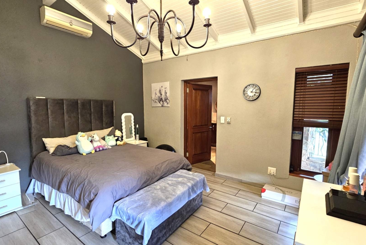 4 Bedroom 4.5 bathrooms Family Home in Estate D’Afrique including a Boathouse.