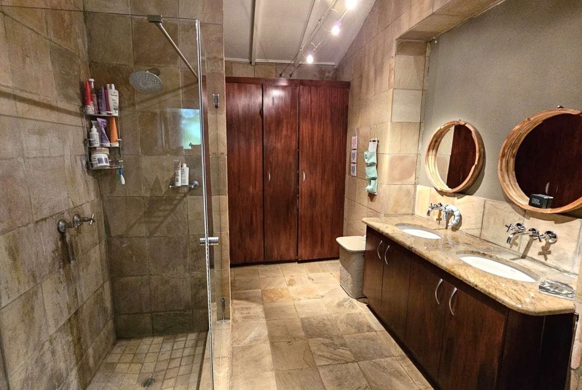 4 Bedroom 4.5 bathrooms Family Home in Estate D’Afrique including a Boathouse.