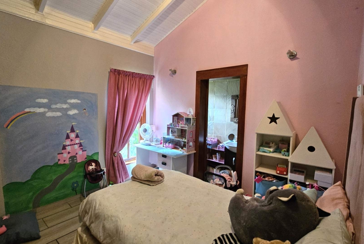4 Bedroom 4.5 bathrooms Family Home in Estate D’Afrique including a Boathouse.