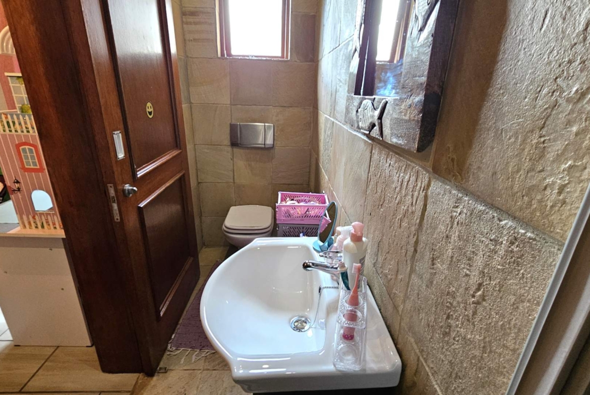 4 Bedroom 4.5 bathrooms Family Home in Estate D’Afrique including a Boathouse.