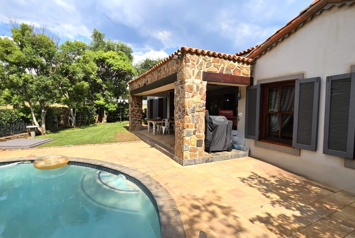 4 Bedroom 4.5 bathrooms Family Home in Estate D’Afrique including a Boathouse.