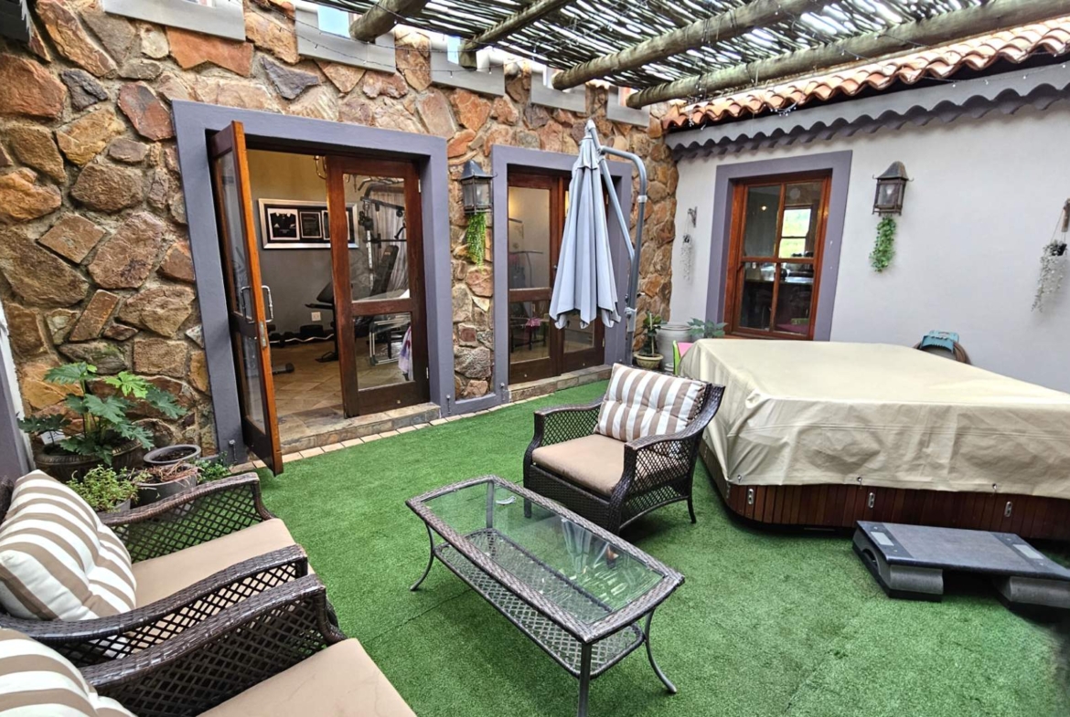 4 Bedroom 4.5 bathrooms Family Home in Estate D’Afrique including a Boathouse.