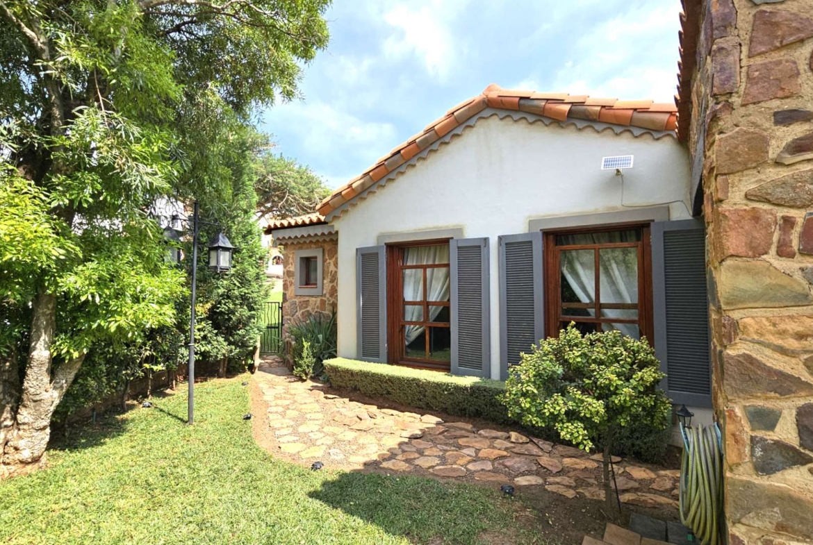 4 Bedroom 4.5 bathrooms Family Home in Estate D’Afrique including a Boathouse.