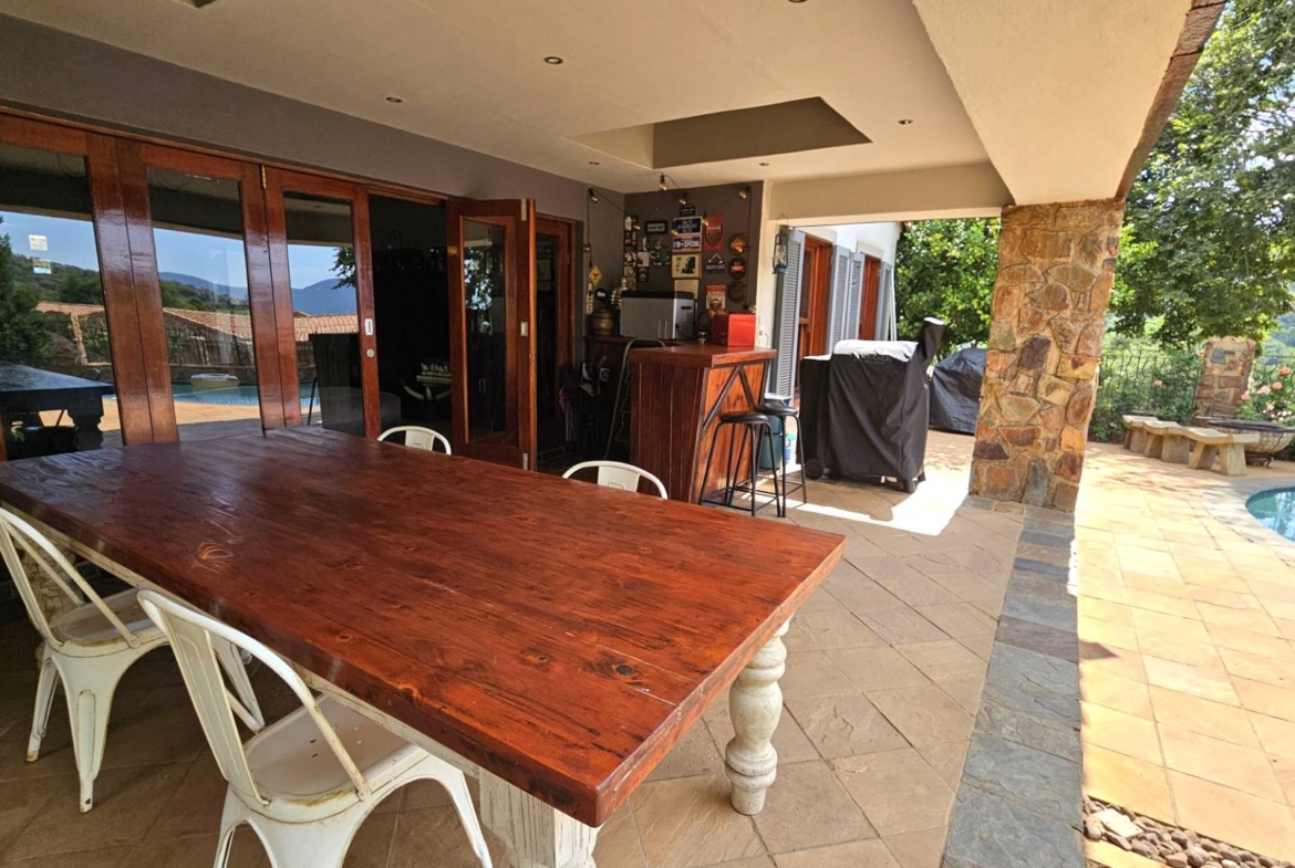 4 Bedroom 4.5 bathrooms Family Home in Estate D’Afrique including a Boathouse.