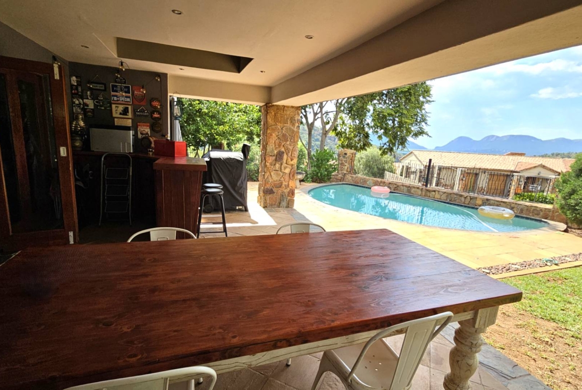 4 Bedroom 4.5 bathrooms Family Home in Estate D’Afrique including a Boathouse.