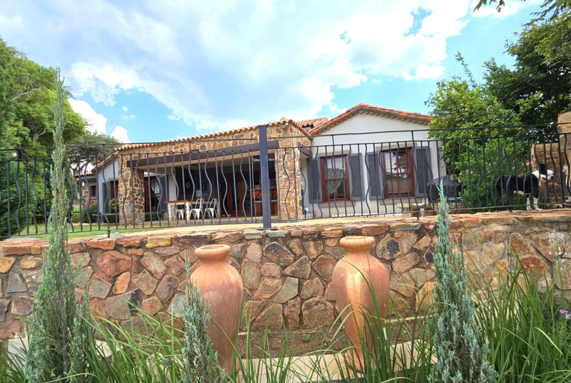 4 Bedroom 4.5 bathrooms Family Home in Estate D’Afrique including a Boathouse.