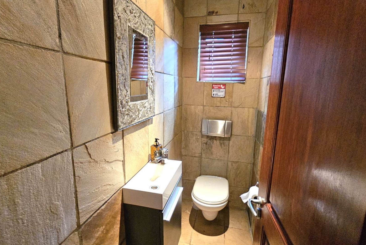 4 Bedroom 4.5 bathrooms Family Home in Estate D’Afrique including a Boathouse.