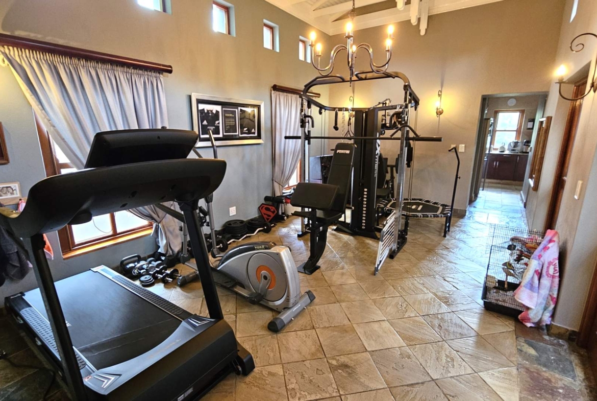 4 Bedroom 4.5 bathrooms Family Home in Estate D’Afrique including a Boathouse.