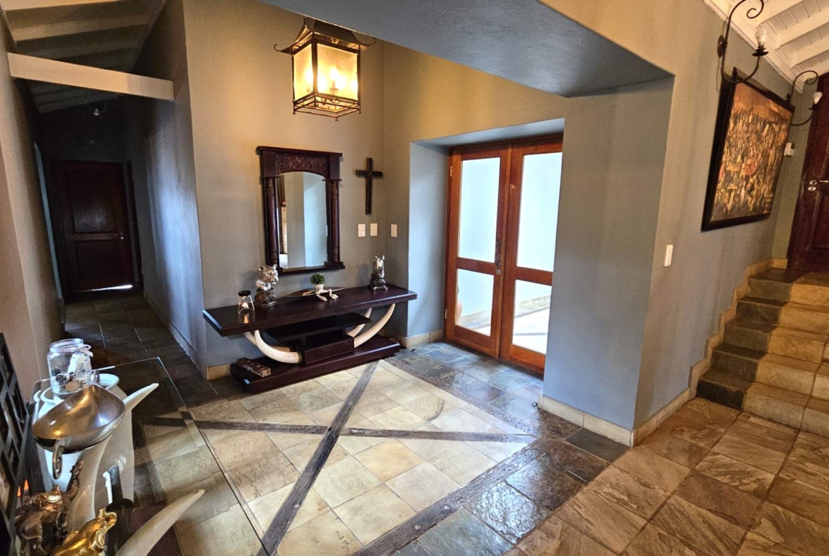 4 Bedroom 4.5 bathrooms Family Home in Estate D’Afrique including a Boathouse.
