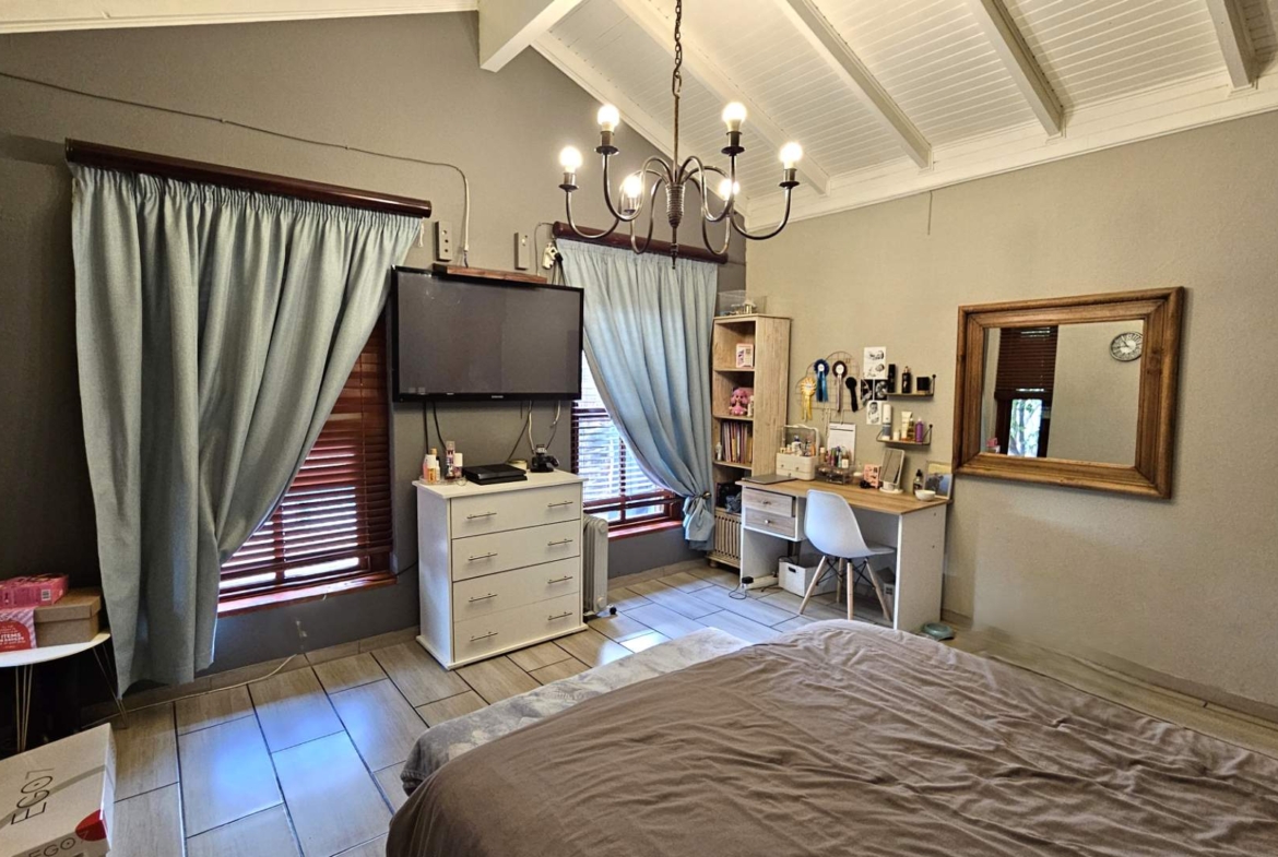 4 Bedroom 4.5 bathrooms Family Home in Estate D’Afrique including a Boathouse.