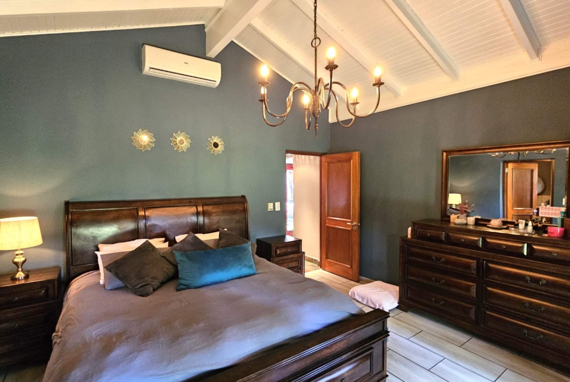 4 Bedroom 4.5 bathrooms Family Home in Estate D’Afrique including a Boathouse.