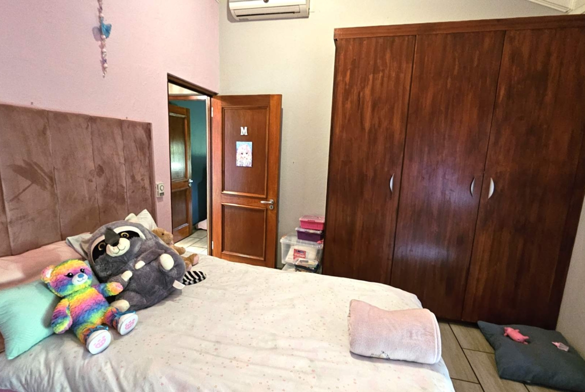 4 Bedroom 4.5 bathrooms Family Home in Estate D’Afrique including a Boathouse.