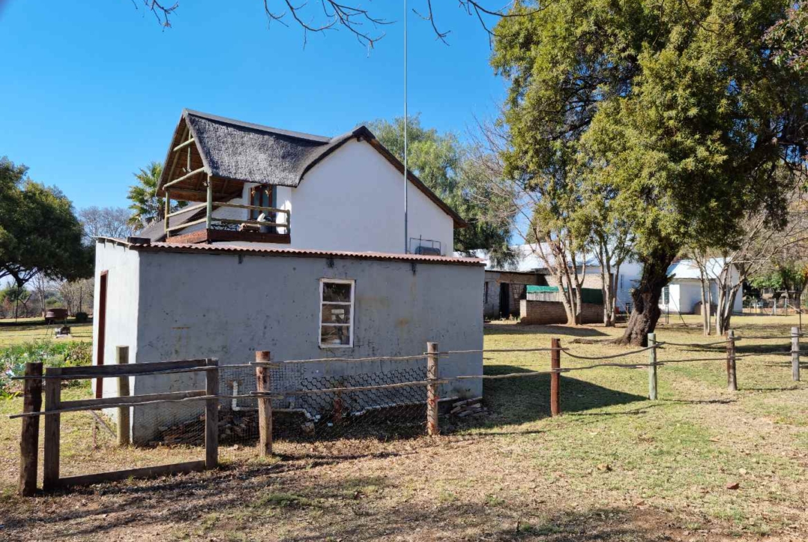 42.8266 ha farm in Hartbeespoort dam